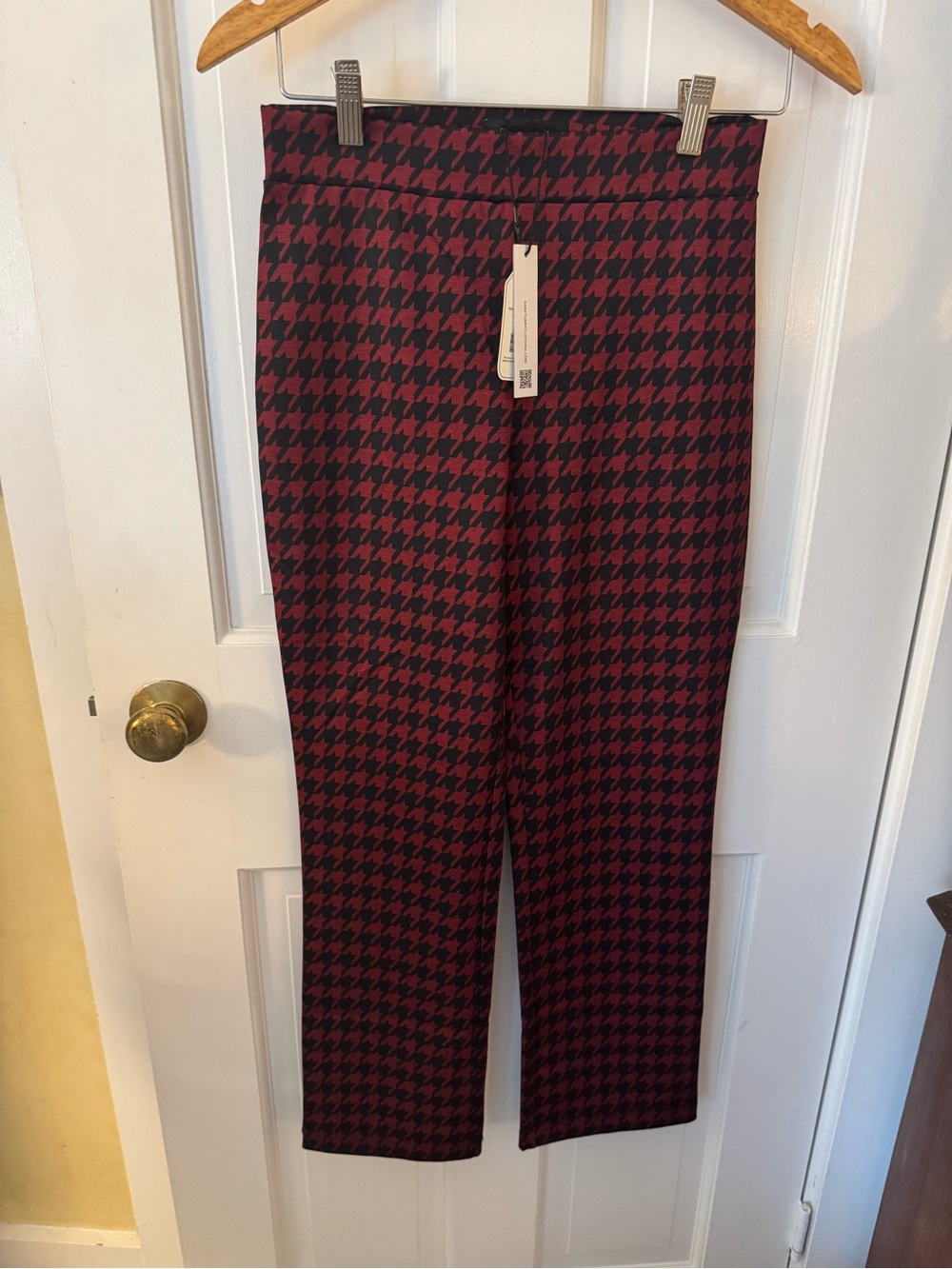 Sanctuary Burgundy and Black Houndstooth Straight-Leg Pants